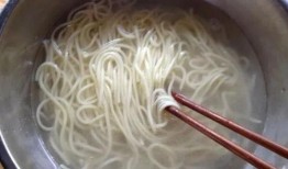 娱乐吃瓜酱天天吃面条,日日面条，天天吃瓜